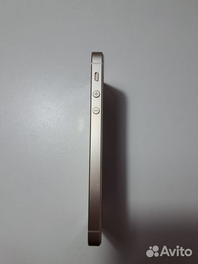 iPhone SE, 32 ГБ