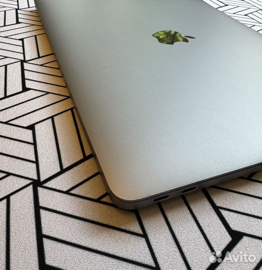 Macbook pro 13 2017 i7 16/512