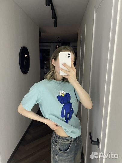 Футболка uniqlo kaws