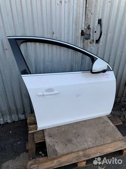 Дверь правая передняя Volvo S60 Вольво V60 белая