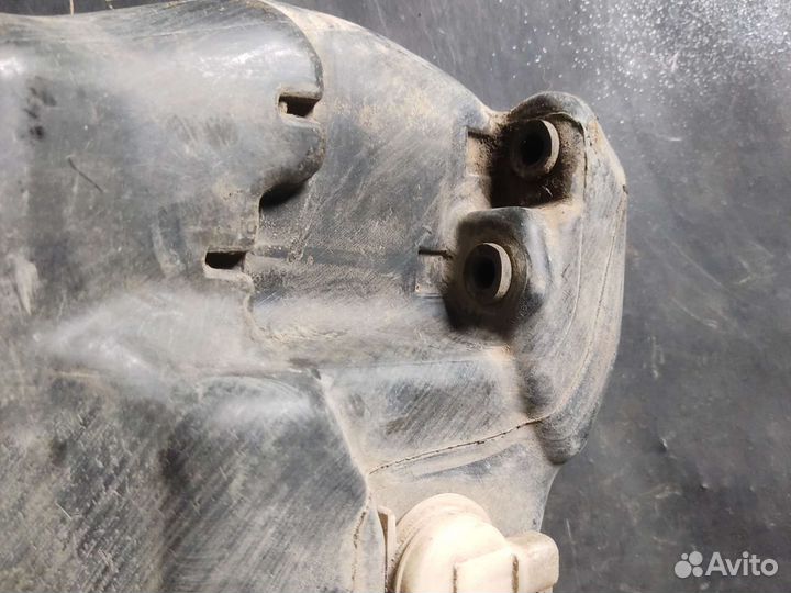 Бачок омывателя Dodge Caravan 4