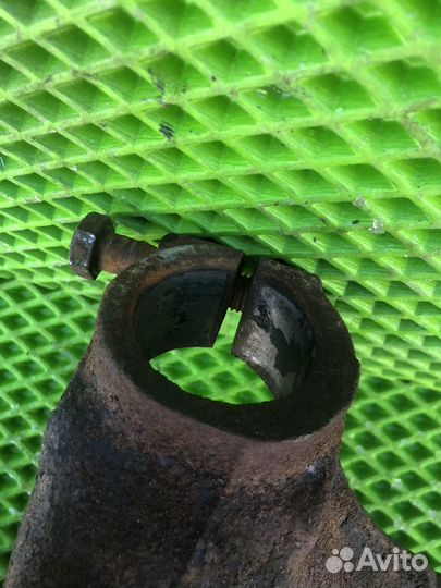 Кулак поворотный передний левый Ford Taurus 2 1993