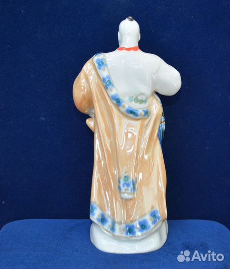 Фарфоровая статуэтка тарас бульба казак С трубкой