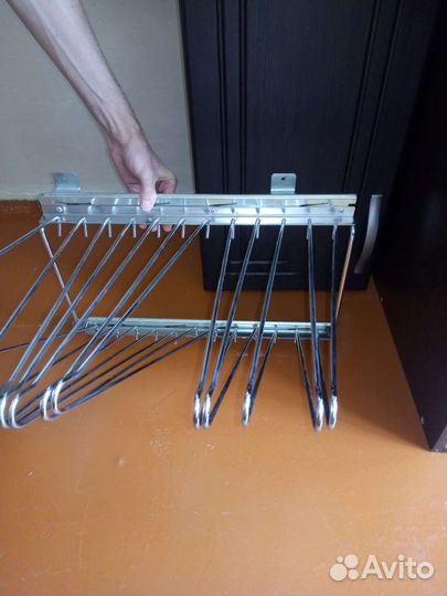 Вешалка для брюк выдвижная