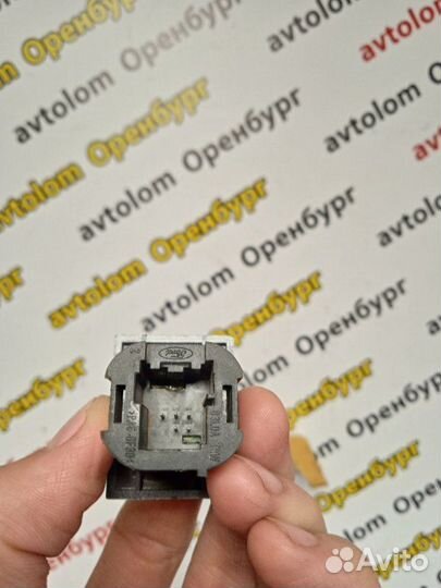 Кнопка обогрева стекла Ford Focus 2