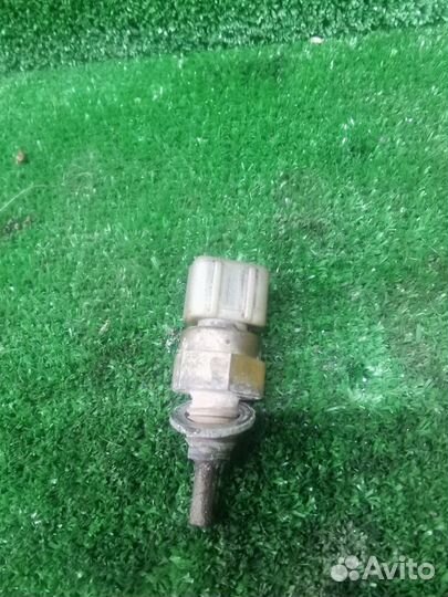 Датчик температуры охлаждающей жидкости Kia Sephia