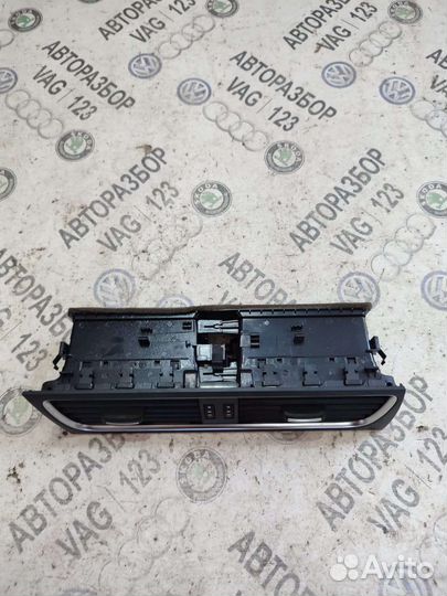 Дефлектор воздуховода центральный Audi A4 B8