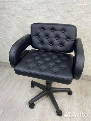 Стул мастера с подлокотниками