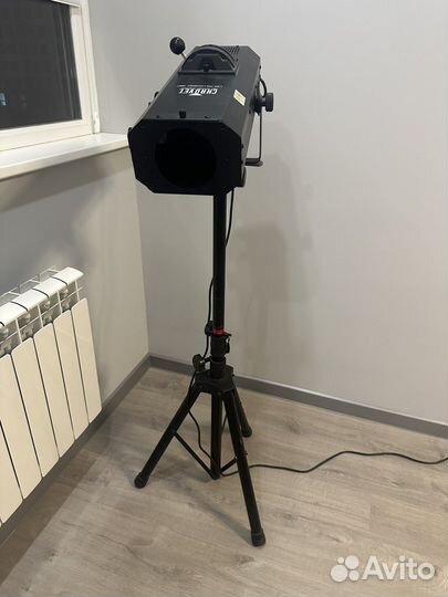 Прожектор Chauvet DJ LED Followspot 75ST DMX