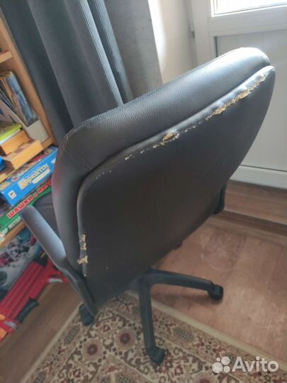 Офисное кресло