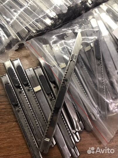 Канцелярский нож 9 мм