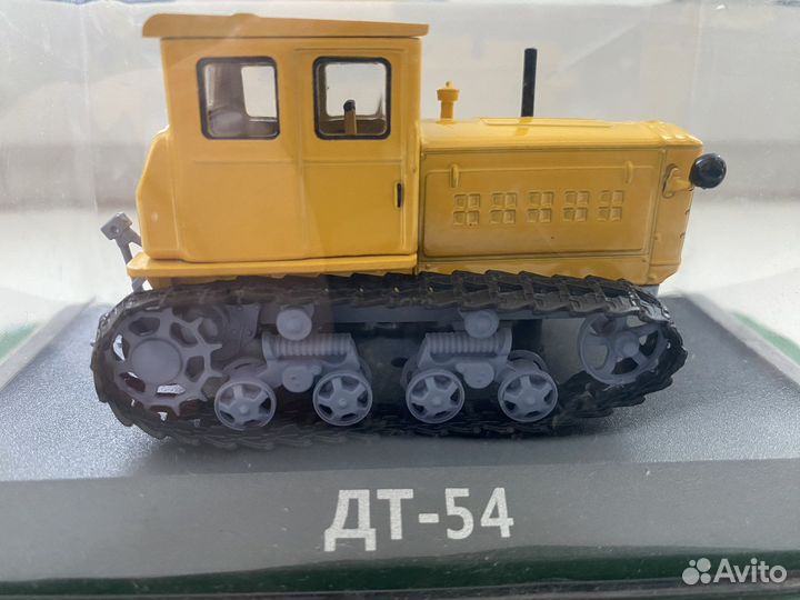 Модель трактора 1/43