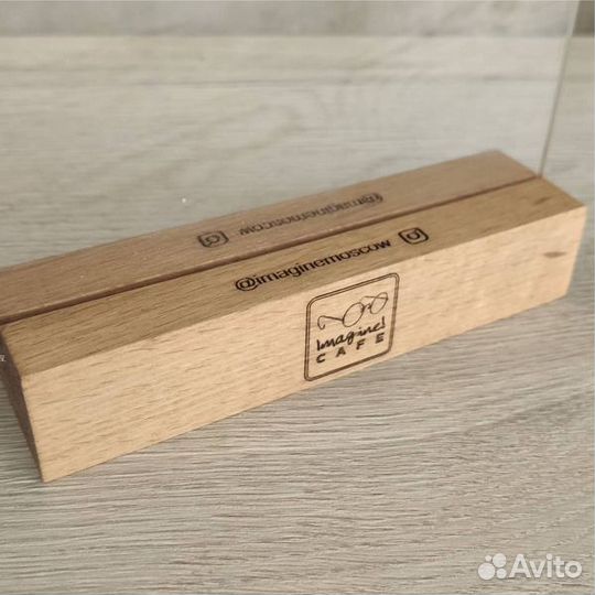 Менюхолдеры тейбл тенты деревянные с логотипом