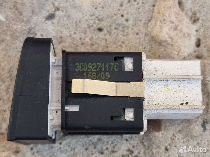 Кнопка антипробуксовочной системы Passat B6