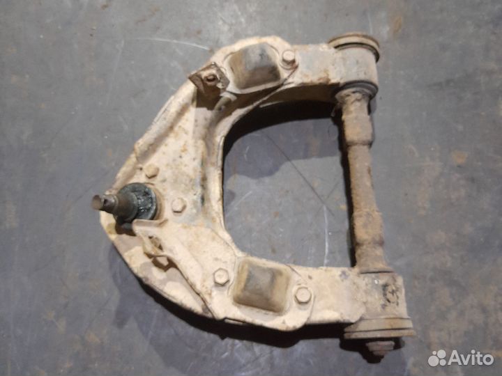 Рычаг правый передний верхний Паджеро 2