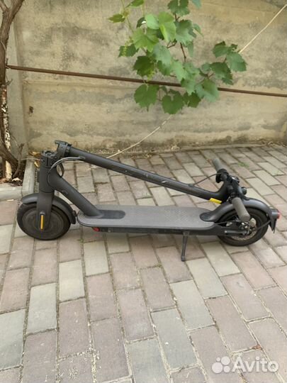 Электросамокат Xiaomi Mi Scooter Essential