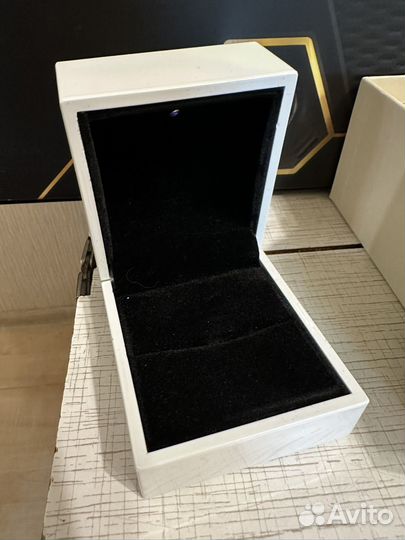 Шкатулки для колец, сережек