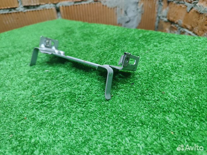 Кронштейн центральной консоли Volkswagen Passat B6