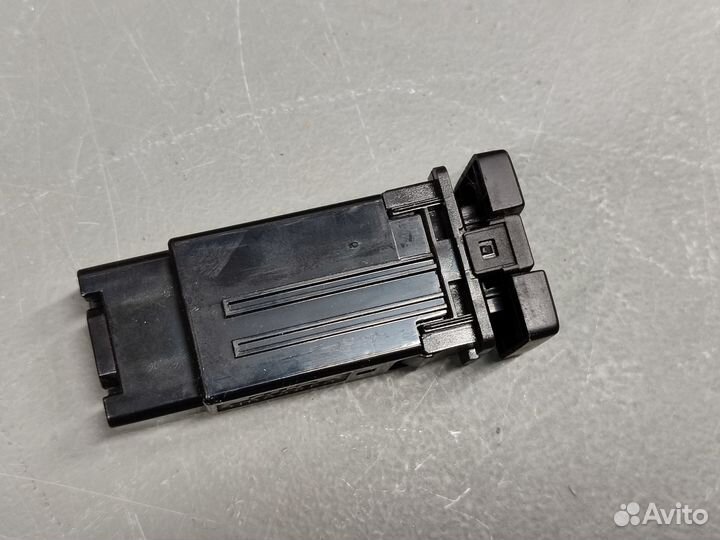 Кнопка обогрева сидений Toyota Corolla 150 2006-13