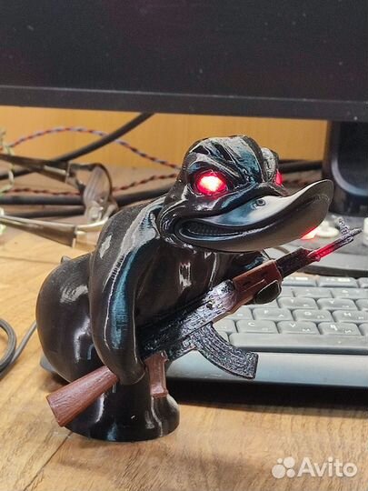 Злая утка с подсветкой глаз и пепла