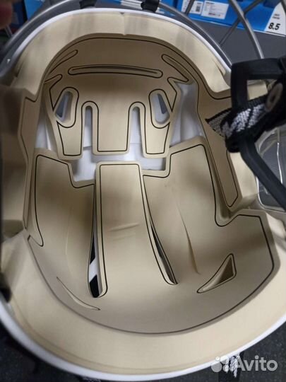 Хоккейный шлем