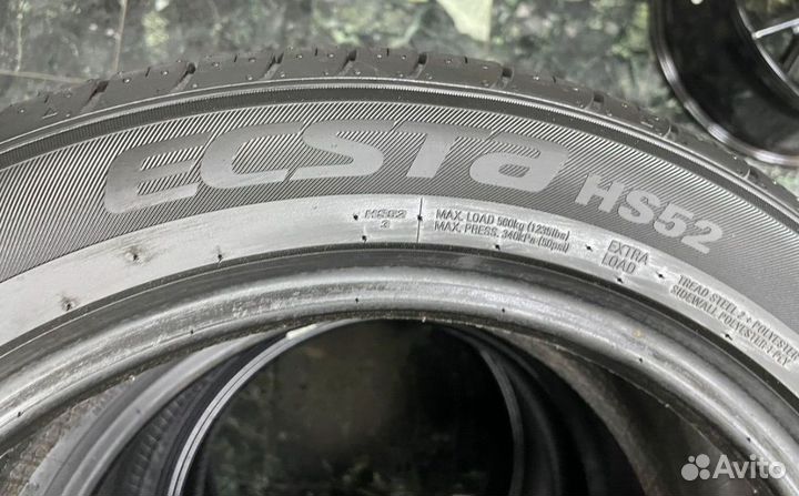 Kumho Ecsta HS52 235/45 R18 98W