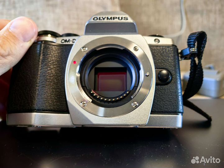 Olympus om-d e-m10 с объективами (25mm, 40-150)
