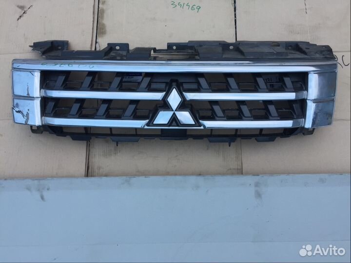 Решетка радиатора Mitsubishi Pajero