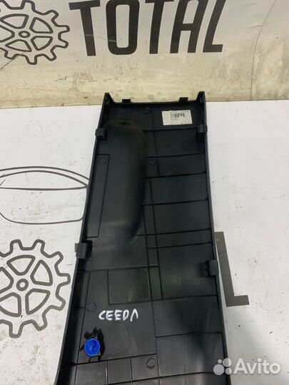 Накладка центральной стойки левая Kia Ceed JD 2012