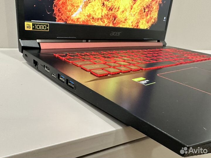 Nitro 17.3/i5 9/GTX1050/16gb/ssd,1.5tb/ips