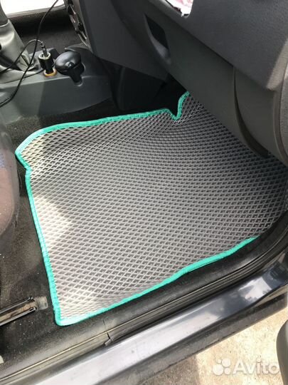 Коврики в автомобиль eva в подарок подпятник + 2 л