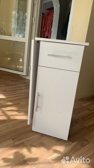 Маникюрный стол складной