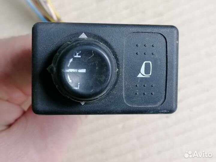 Джойстик управления зеркалами для Nissan Sunny B15