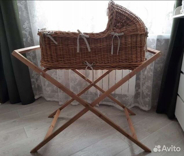 Плетенная люлька и подставка