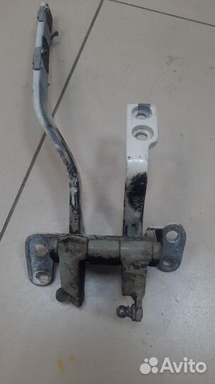 Петля крышки багажника Volkswagen Touareg