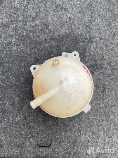 Бачок расширительный Passat Tiguan Jetta