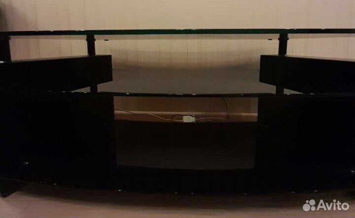 Стеклянная тумба под тв