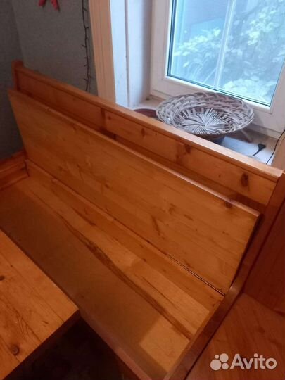 Кухонный уголок со столом