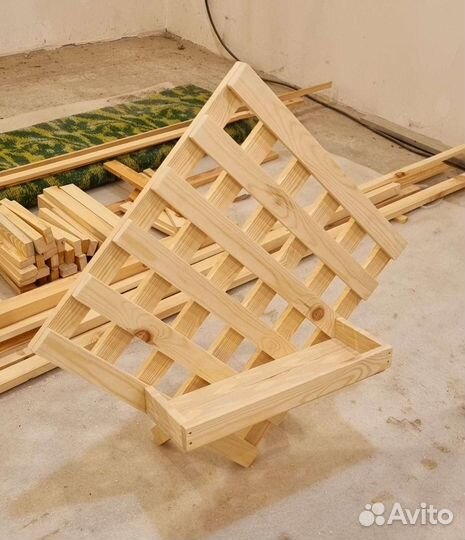 Подставка для цветов настенная деревянная