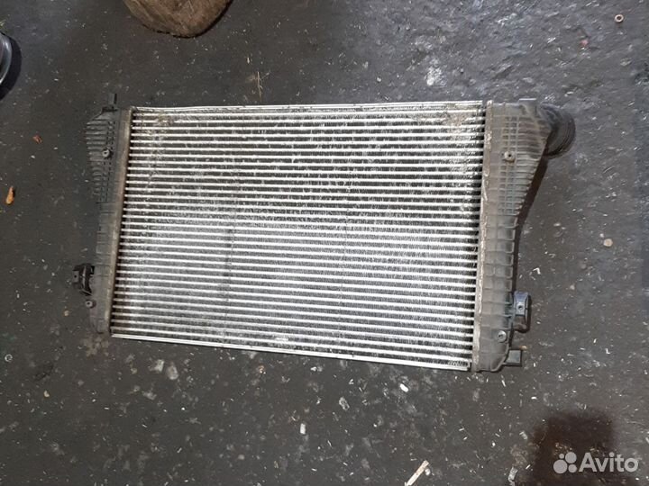 Радиатор интеркуллера Фольксваген Тоуран Кадди 1.9