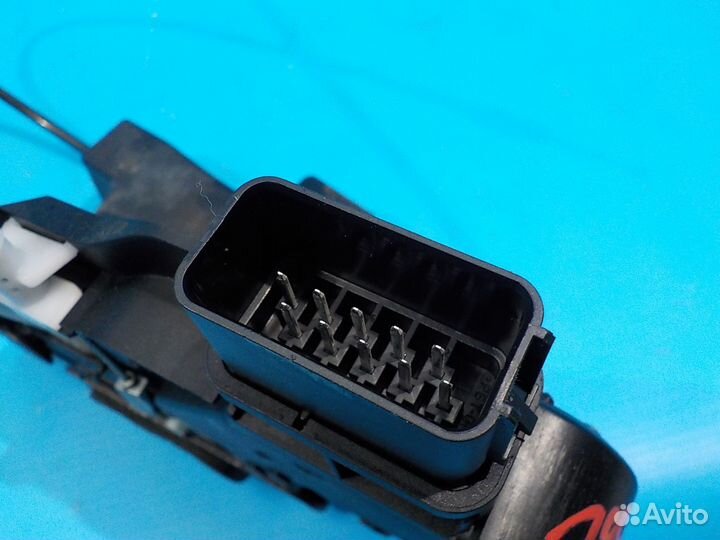 Замок двери передней левой land rover Freelander 2