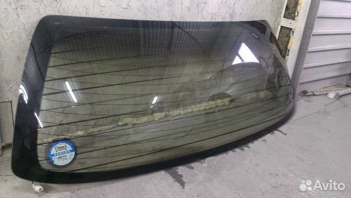 Стекло заднее