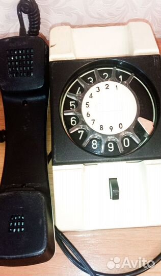 Старый стационарный телефон