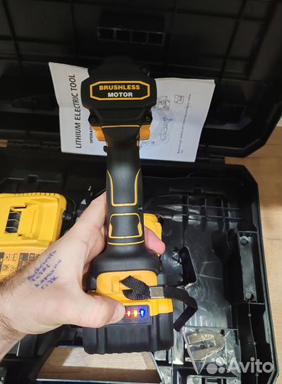 Бесщеточный шуруповерт ударный Dewalt 20 v 6 ампер