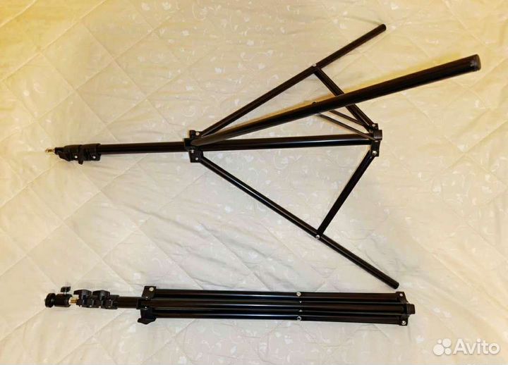 Кольцевая лампа RGB 33 со штативом