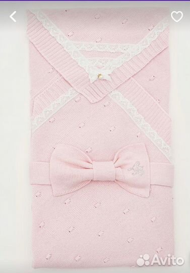 Плед вязаный с бантом на выписку