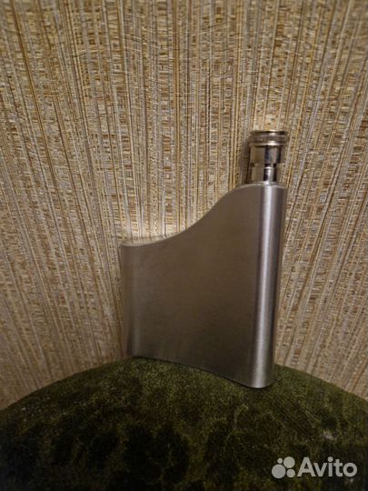 Фляжка для алкоголя.1- Rabbit. 2- со стаканчиками