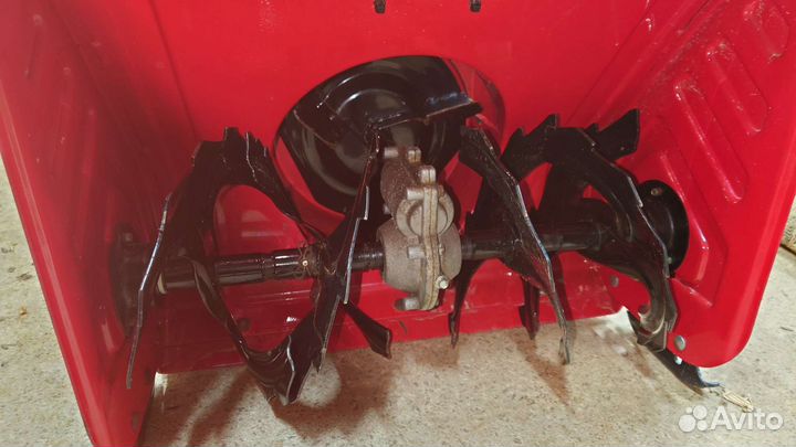 Продам снегоуборочную машину