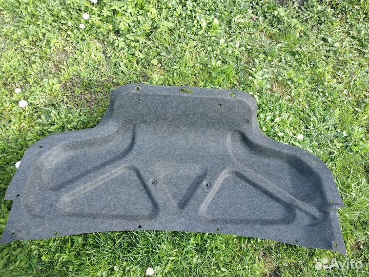 Обшивка крышки багажника Скайлайн