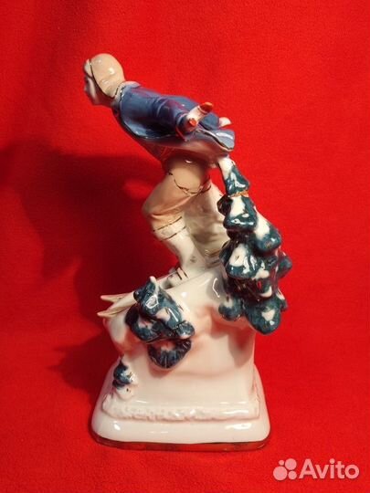 Фарфоровая статуэтка Лыжник пионер Вербилки